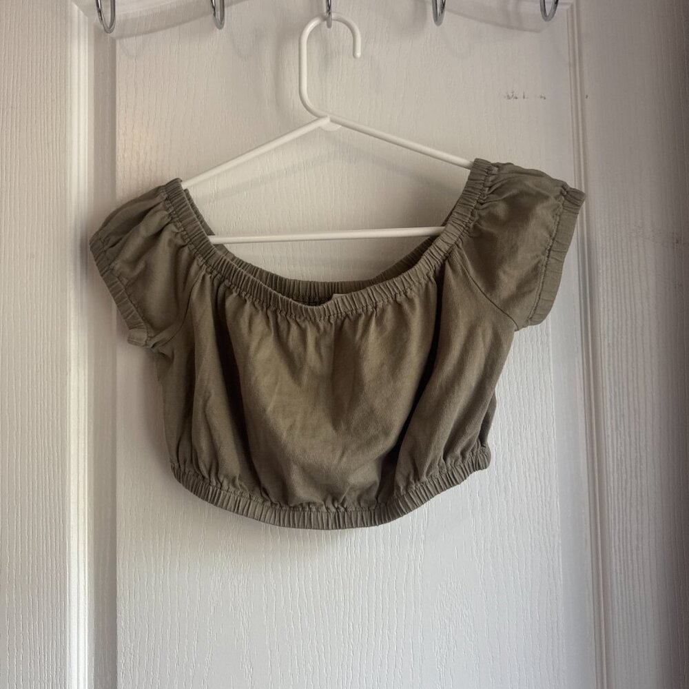 Wilfred Adelisa cropped off the shoulder top